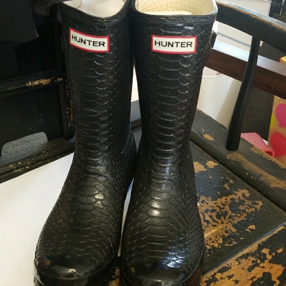 Hunter Carnaby Boa short rain boots